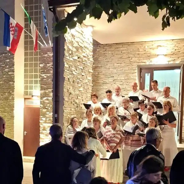 Slika zbora na nastupu u Montemitru, 2025